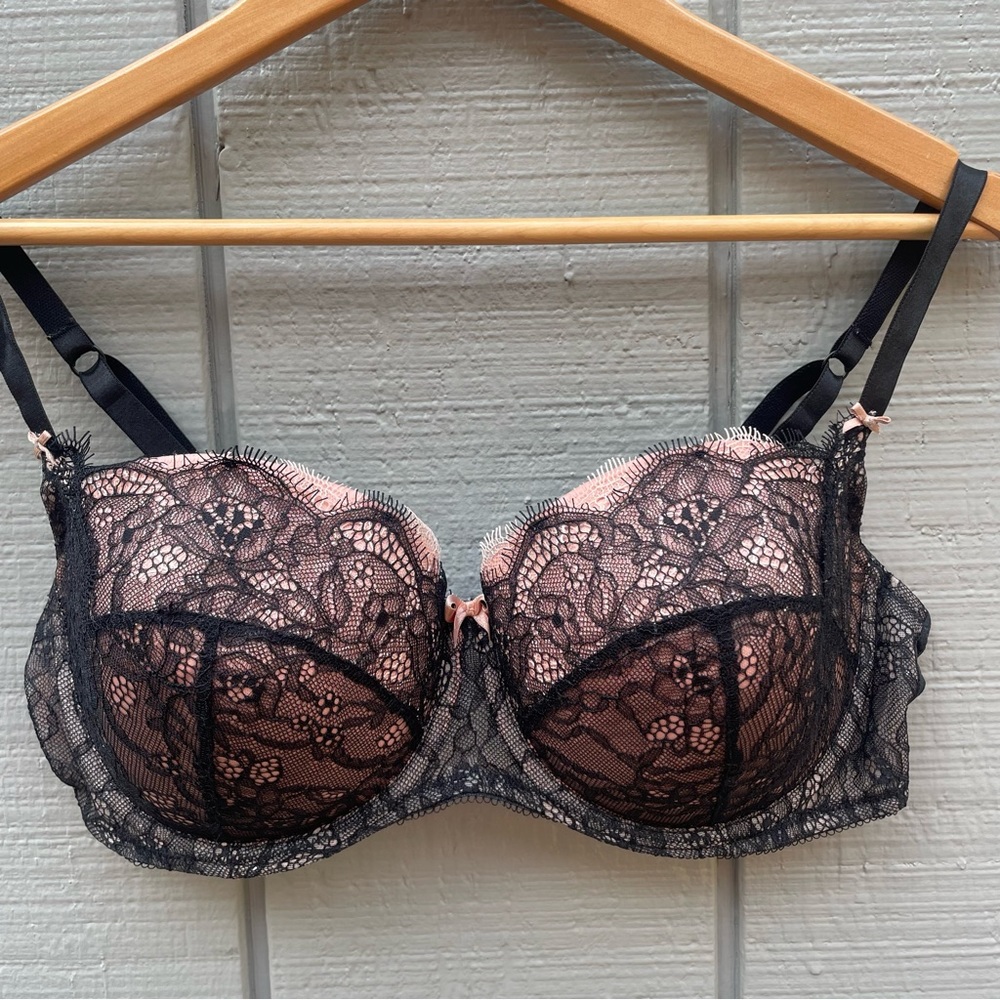 b. tempt’d underwire black lace/peach 38D